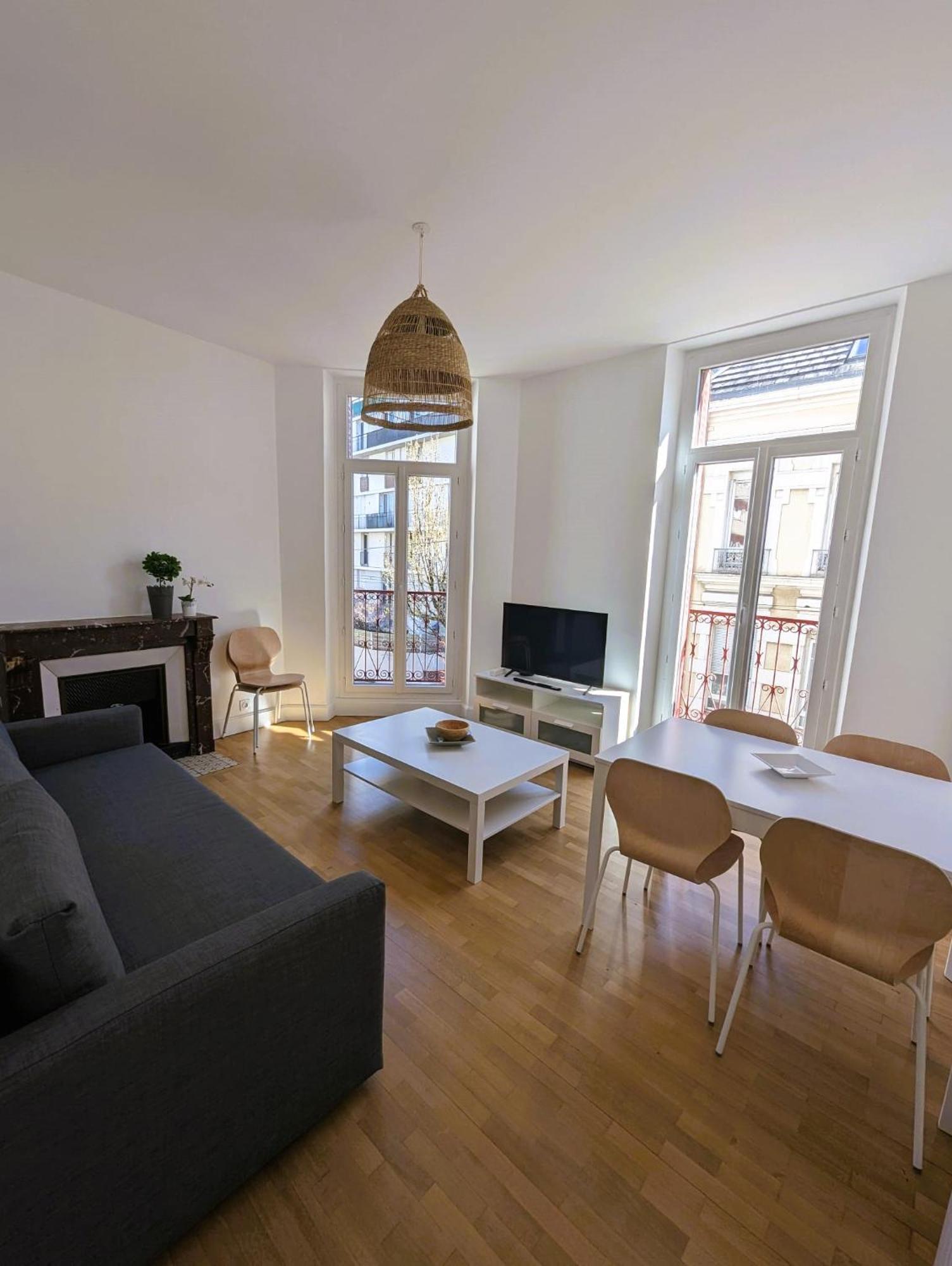 102 - Appart Renove Avec Grand Salon Et 1 Chambre - Tram Et Clinique Mutualiste A 1 Min Grenoble Exterior foto