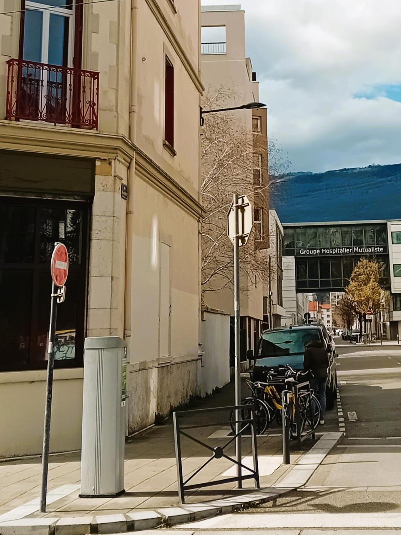 102 - Appart Renove Avec Grand Salon Et 1 Chambre - Tram Et Clinique Mutualiste A 1 Min Grenoble Exterior foto